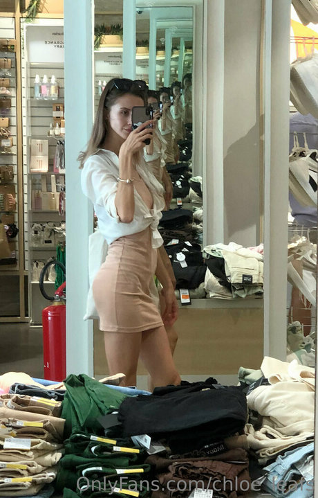 Chloe Leafs art actress pic