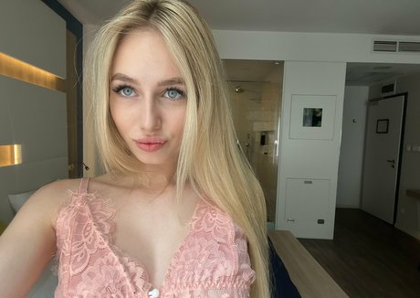 lolly christal priv star hot photo