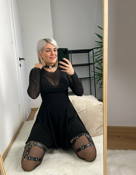 asian cheerleader onlyfans erotic pic