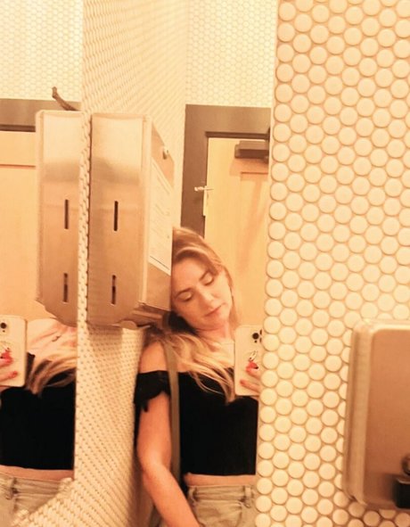 Mary Kish star pretty photo