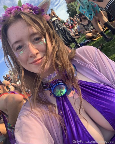 Haileeybear hot actress img