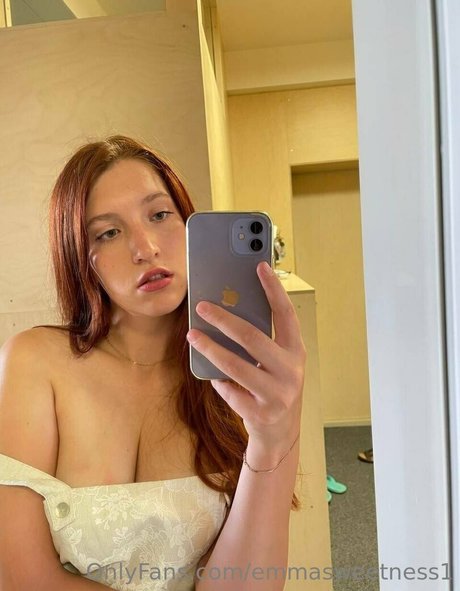 emmasweetness1 nude pornstar pic