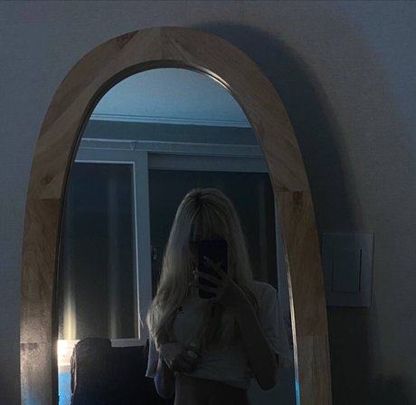 blonde midget onlyfans best pic