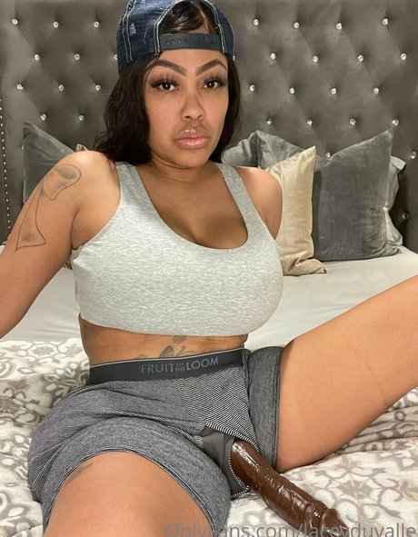 LaceyDuvalle nude thumbnail
