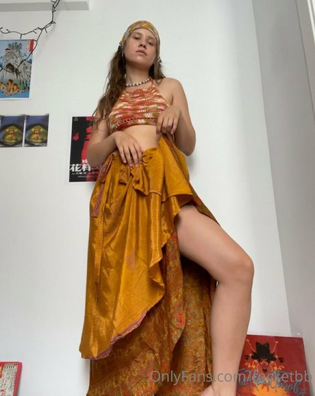 girl on girl onlyfans hot sexy photo