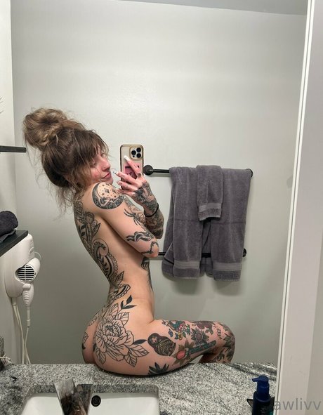 Awlivv star xxx image