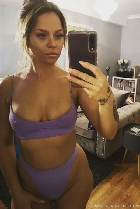 bigbootybritish star top pictures