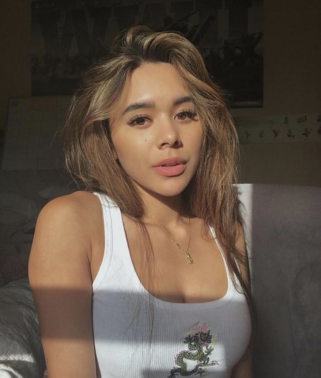 Chellchee pornographic model images