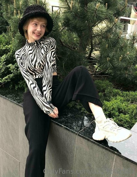 amateur lesbian onlyfans pretty photos