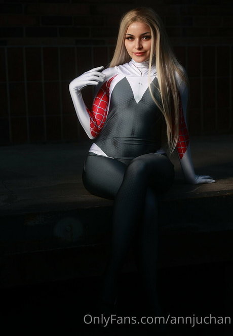 Annju Chan naked pornstar img