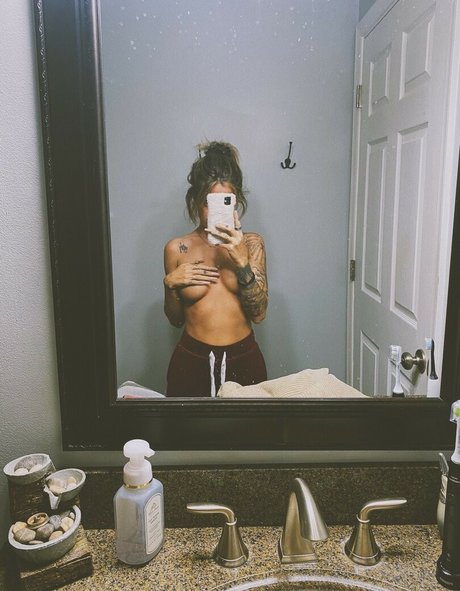 arab wife onlyfans hot naked pics