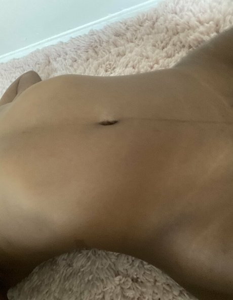 kiuwu nudes model image