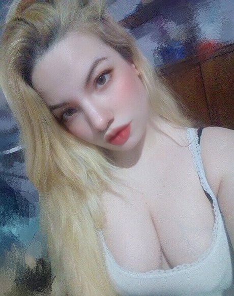 Lucy Barnes pretty model galleries