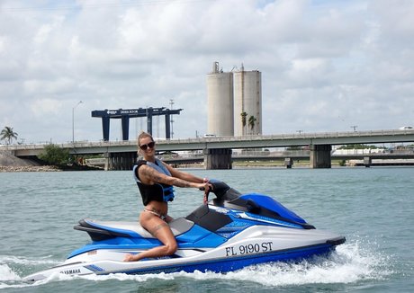 woodsman wife nude model photo