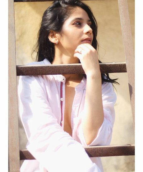 Bhavika Katariya hot star images