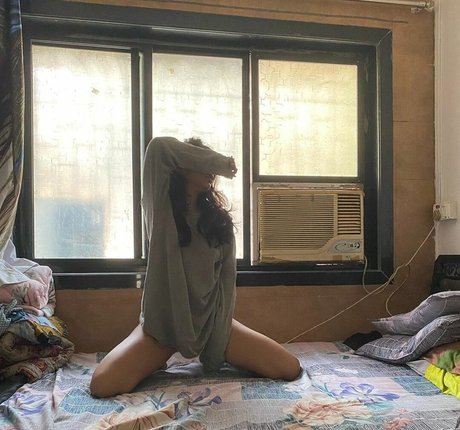 Bhavika Katariya star erotic pictures