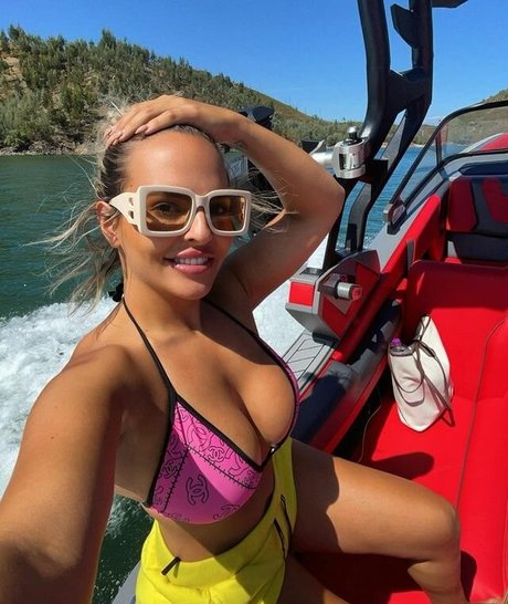 huge cock shemale onlyfans exclusive img