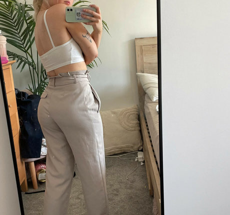 Sweetlikecinnam n beautiful actress picture