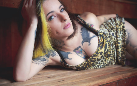 khachery exclusive model picture