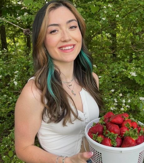 Skyytea hd pornstar image