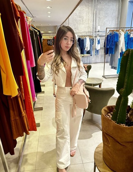 Sunsetgaia ASMR erotic model picture