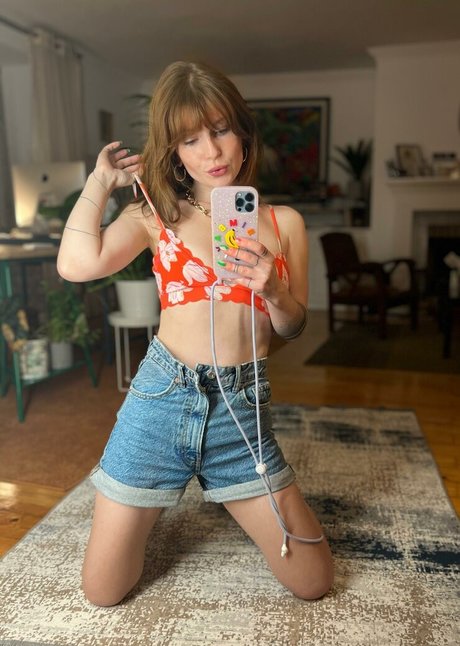 asian milf onlyfans top pic