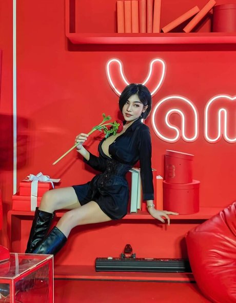 clothed onlyfans free nude pictures