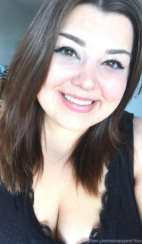 Xomaryjane16xx erotic star image