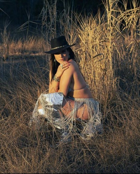 Raquel Rodriguez model free image