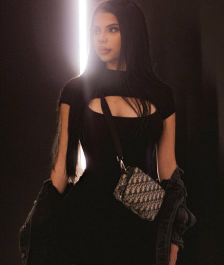 Uhhliar pretty actress archive