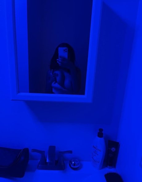 Uhhliar sex model image