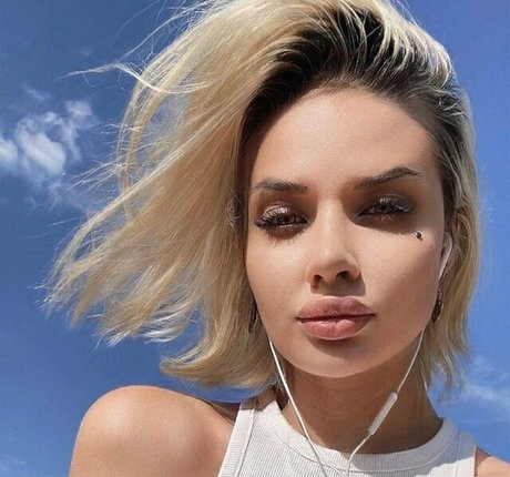 Sweet Aliceee pornstar naked gallery