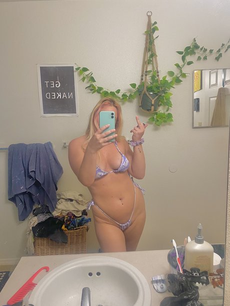 white pussy onlyfans pornographic image