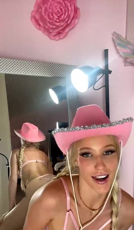 asian ladyboy onlyfans porno picture