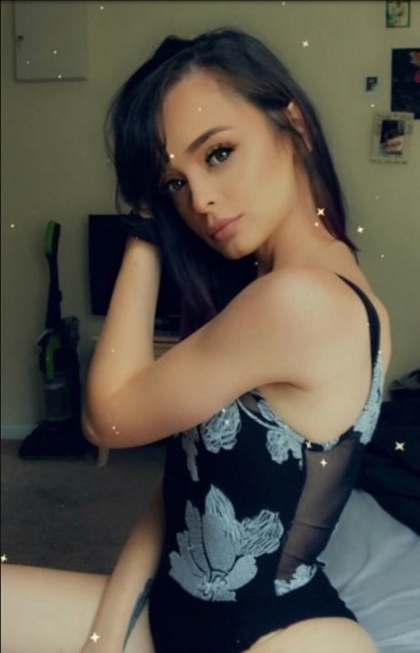 Mystichan pornstar nude picture