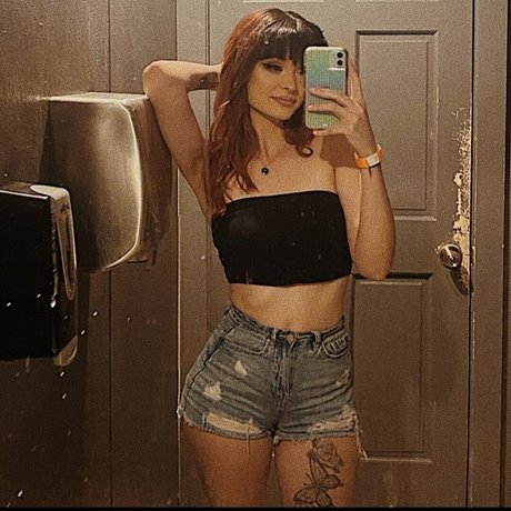 Mystichan xxx model pic