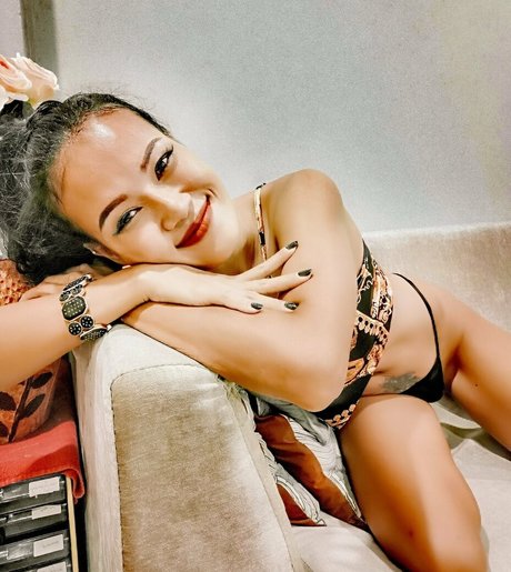 curvy star onlyfans sexy image