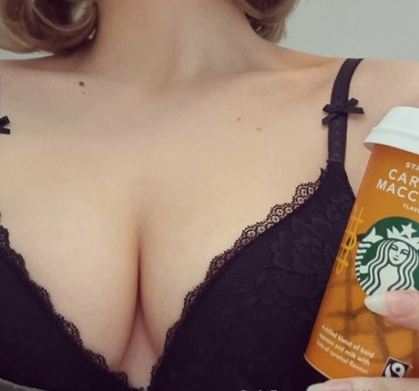 jovi fragole pornstar nude picture