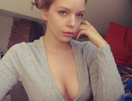 jovi fragole pretty actress img