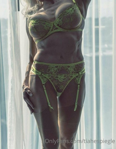 lesbian fuck onlyfans free images