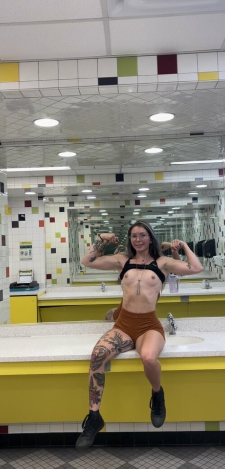 Sophie McArdi free pornstar photo