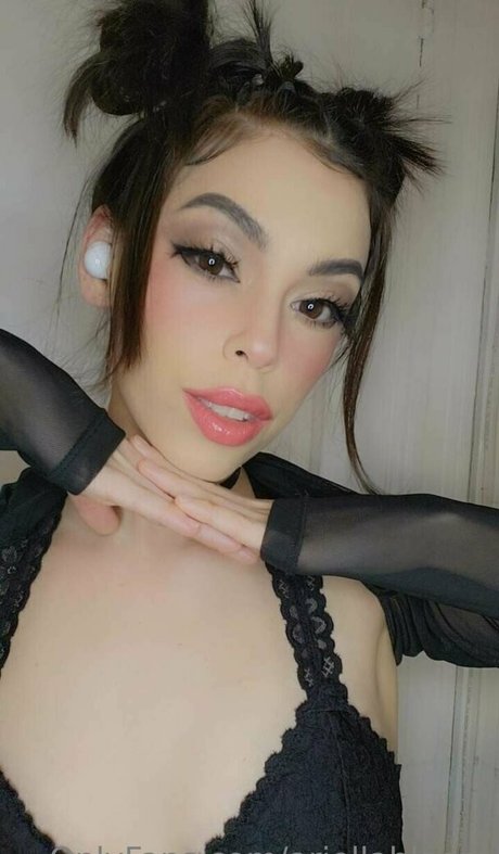 ariellabloom pretty model pic