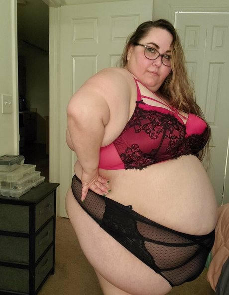 danissbbw model nude photo