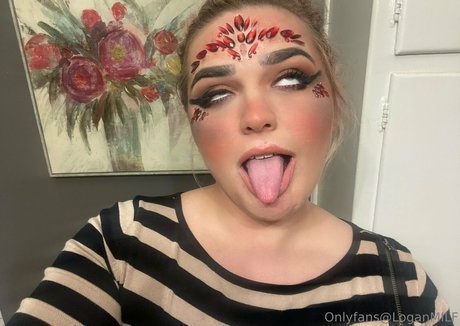 loganmilf erotic star pic