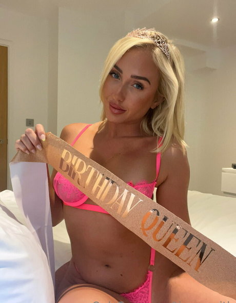 tiggysmith pretty pornstar photos