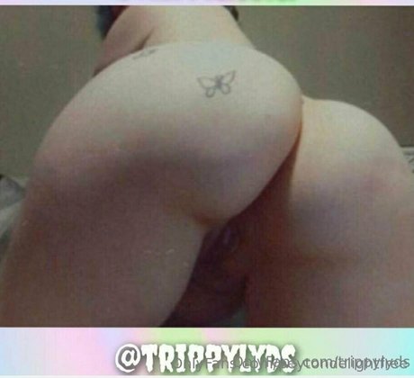 small dick shemale onlyfans sex pic