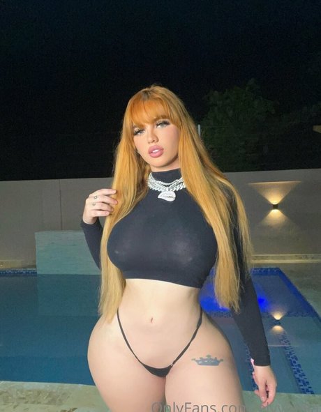 elyybella naked star image