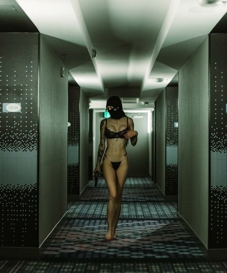 Gun Bunnies model top archive