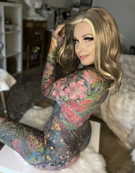 Tattoobutterfly model sexy img
