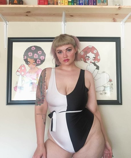 curvy star onlyfans hot pics